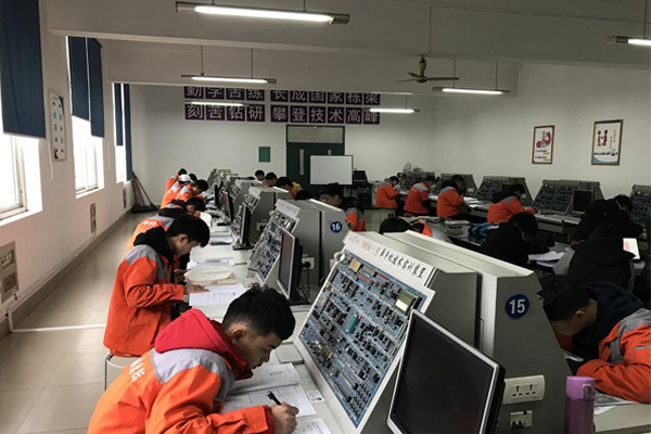 四川礦產(chǎn)機(jī)電技師學(xué)院