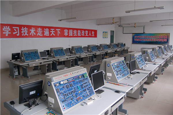 四川礦產(chǎn)機(jī)電技師學(xué)院