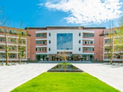 新格林藝術(shù)高級中學(xué)校