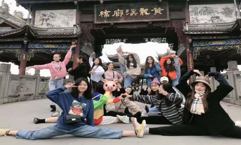 四川現(xiàn)代藝術(shù)學(xué)校