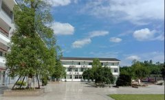 邛崍市平樂中學校