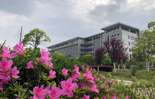 山東龍口礦業(yè)集團(tuán)高級(jí)技工學(xué)校