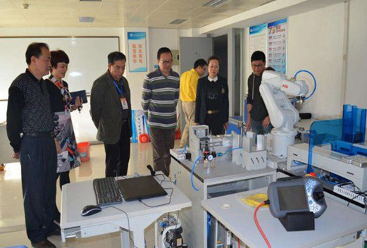 東風(fēng)汽車公司高級(jí)技工學(xué)校