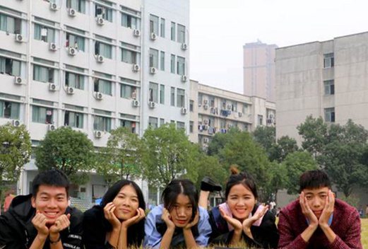 恩施中等職業(yè)技術(shù)學(xué)校