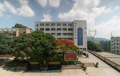 廣東華僑職業(yè)技術(shù)學(xué)校