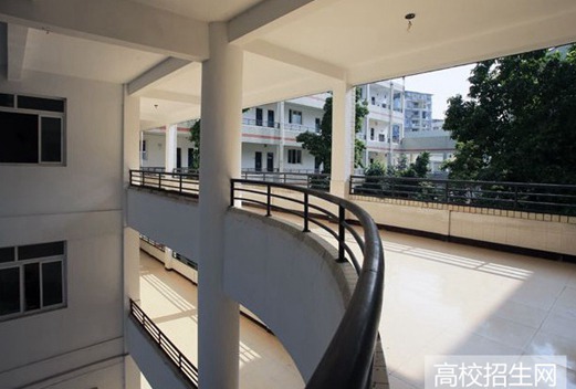 重慶安全技術(shù)職業(yè)學(xué)院