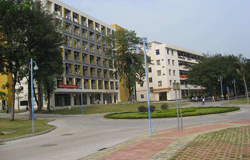 彭州市技工學校