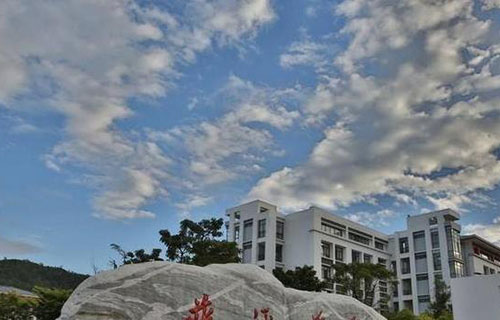 四川希望汽車技師學(xué)院