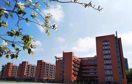 廣西梧州商貿(mào)學(xué)校