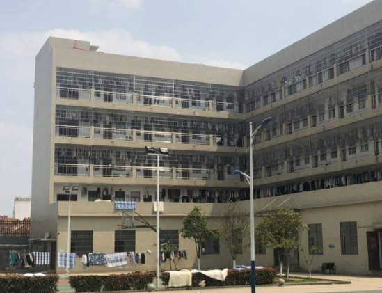 眉山華川中等職業(yè)學(xué)校