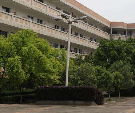 瀘州財(cái)經(jīng)學(xué)校