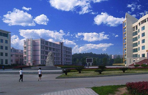 廣西欽州商貿(mào)學校