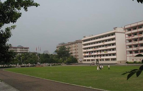 賀州市汽車專修職業(yè)技術(shù)學(xué)校