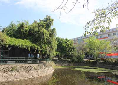 成都青華職業(yè)學(xué)校