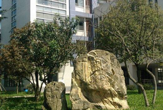 成都工業(yè)學(xué)院