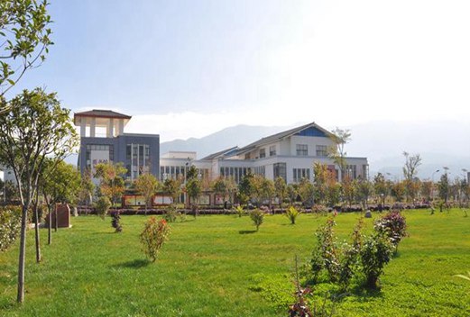 麗江師范高等專科學(xué)校