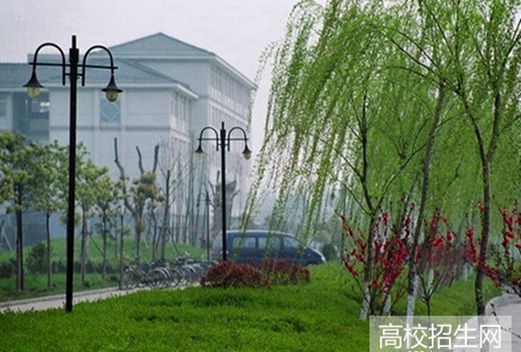 四川省巴中師范學校