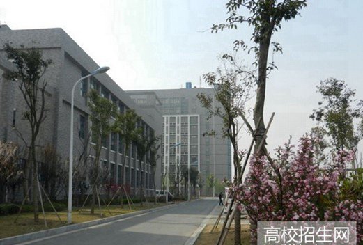 達(dá)州財貿(mào)學(xué)校