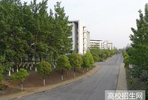 貴州民族大學(xué)中專部