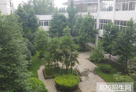 成都信息技術學校