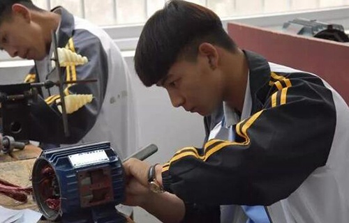 云龍縣民族職業(yè)高級(jí)中學(xué)