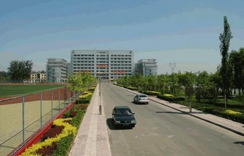 馬龍縣農(nóng)業(yè)機(jī)械技術(shù)學(xué)校