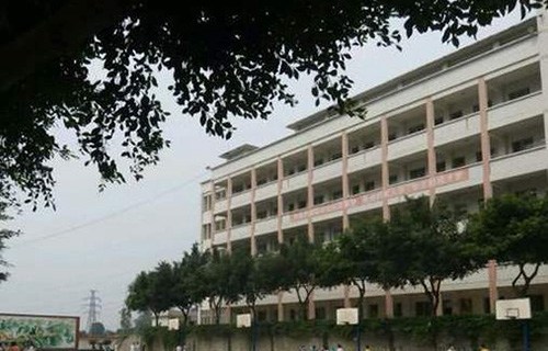 隴川縣民族職業(yè)中學