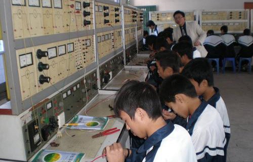 鎮(zhèn)雄縣職業(yè)高級中學(xué)