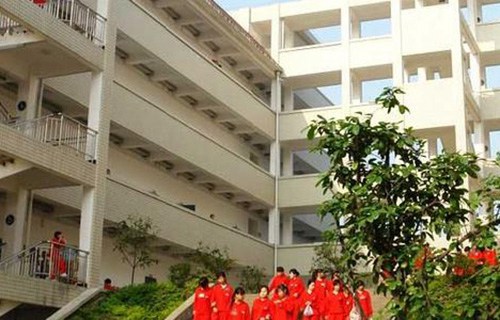 鎮(zhèn)雄縣職業(yè)高級中學(xué)