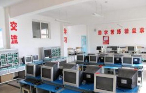 峨山彝族自治縣職業(yè)高級中學(xué)