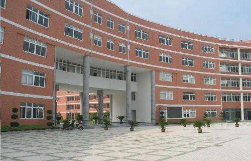 麗江市古城區(qū)農(nóng)業(yè)機(jī)械化技術(shù)學(xué)校