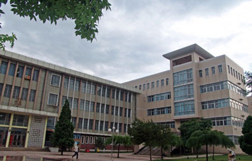 紅河縣農(nóng)業(yè)機(jī)械化技術(shù)學(xué)校