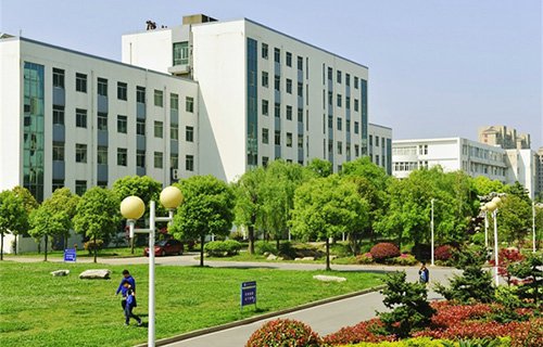 個舊市農業(yè)機械化技術學校