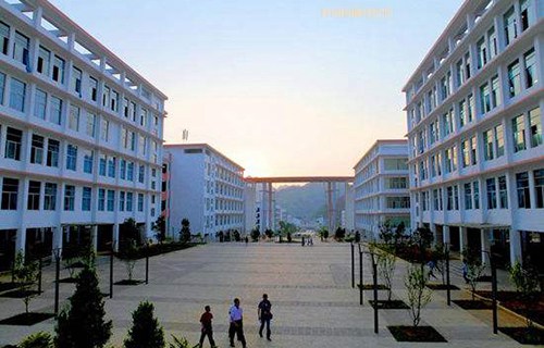 麻栗坡縣民族職業(yè)高級中學