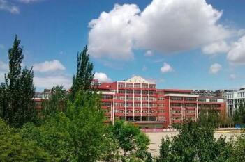 新平縣職業(yè)高級中學(xué)