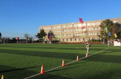 昆明市外國(guó)語(yǔ)學(xué)校