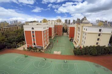 昆明市外國(guó)語(yǔ)學(xué)校