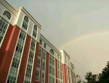 昆明市外國(guó)語(yǔ)學(xué)校