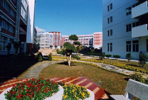 泉州師范學(xué)院附屬鵬峰中學(xué)