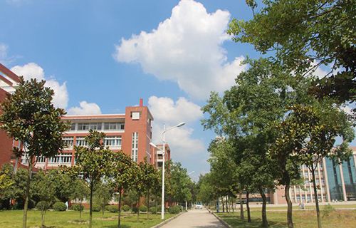 本溪市交通學(xué)校