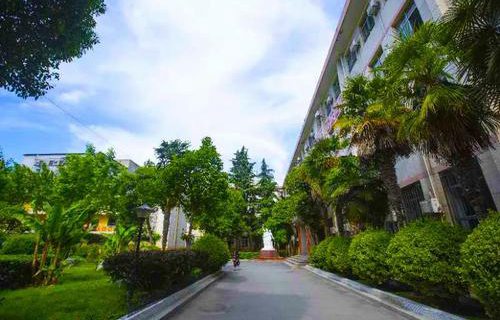 阜新市第一中等職業(yè)技術(shù)專業(yè)學(xué)校