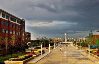 秦皇島技師學(xué)院