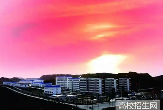 新疆天山職業(yè)技術(shù)學(xué)院