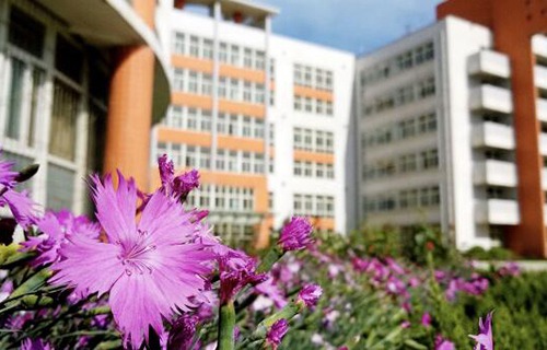 西安市培華高級(jí)職業(yè)中學(xué)