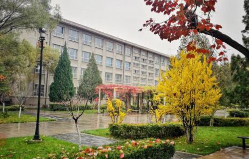 新疆兵團(tuán)農(nóng)二師二十八團(tuán)一中