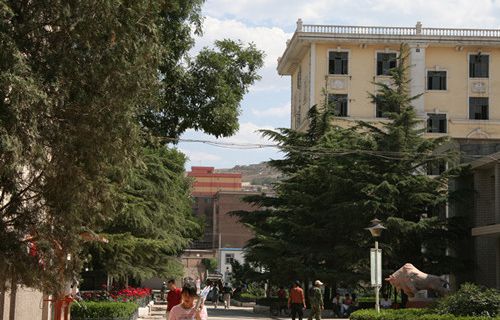 新疆兵團(tuán)農(nóng)二師二十八團(tuán)一中