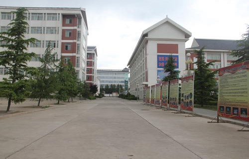 平?jīng)隼砉ぶ械葘I(yè)學(xué)校