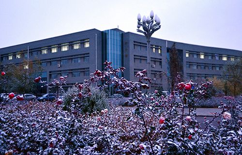 平?jīng)黾紟煂W(xué)院