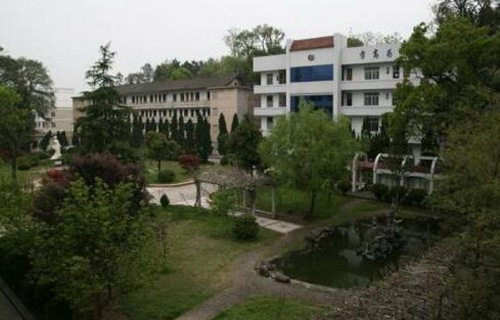 龍泉中等職業(yè)學(xué)校