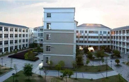 龍泉中等職業(yè)學(xué)校